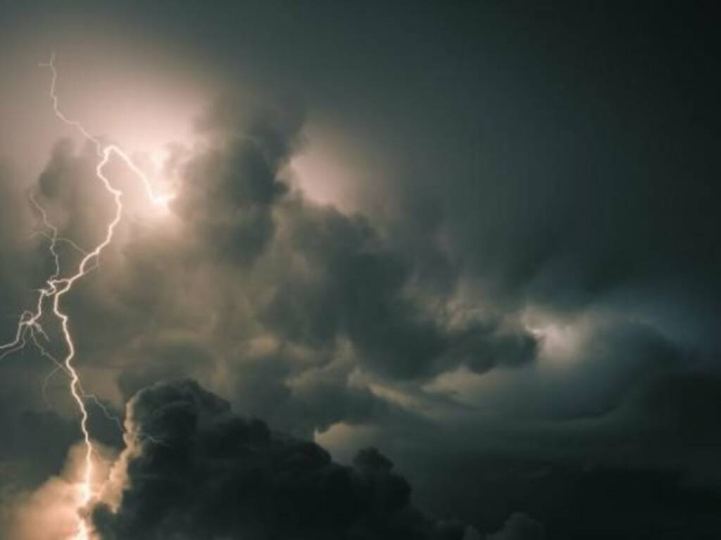 Rovesci e temporali sul Foggiano: allerta meteo 'gialla' per rischio idrogeologico