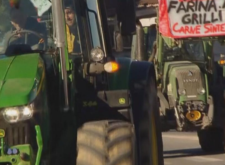 Foggia sotto assedio: Agricoltori infuriati riempiono il centro con trattori