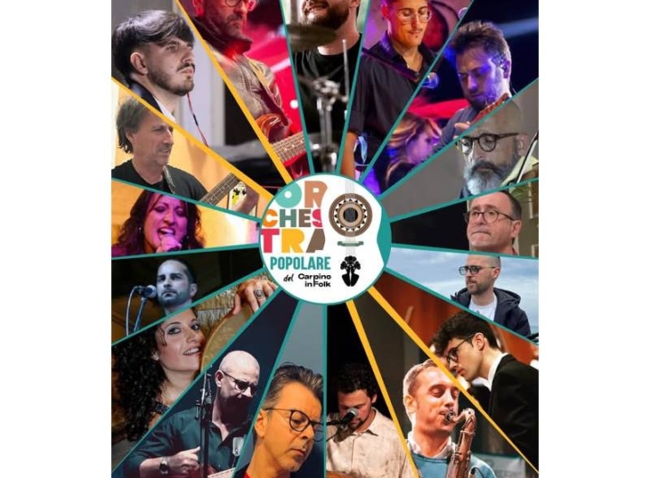 Musicisti sul palco, strumenti tradizionali e moderni, durante il Festival Carpino in Folk.