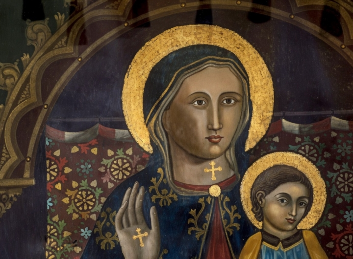 Figuranti in abiti d'epoca sfilano a Rodi Garganico per la rievocazione storica.