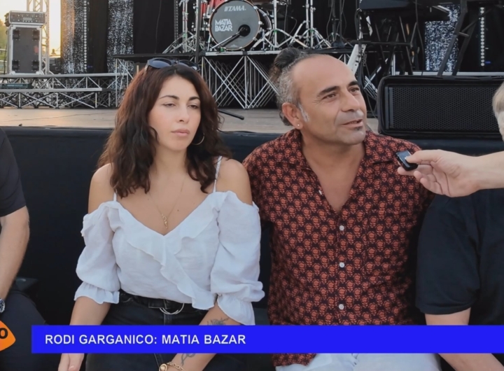 I Matia Bazar si esibiscono sul palco durante un concerto estivo a Rodi Garganico.