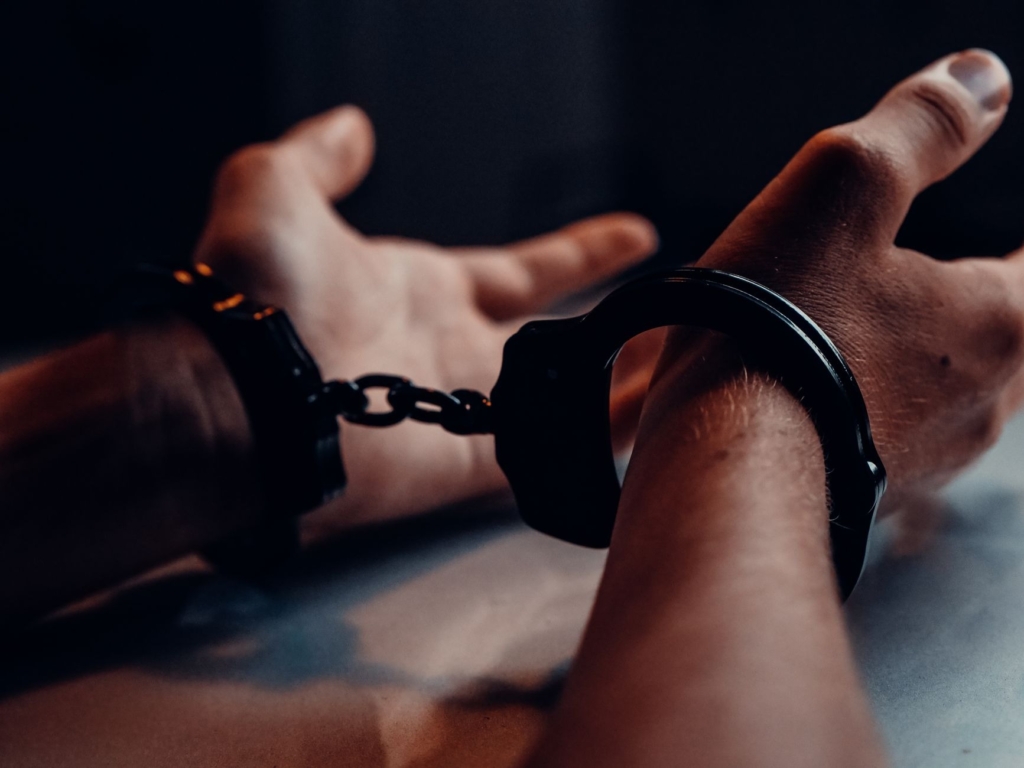 Carabinieri sequestrano oltre un chilo e mezzo di droga in un appartamento a Foggia.