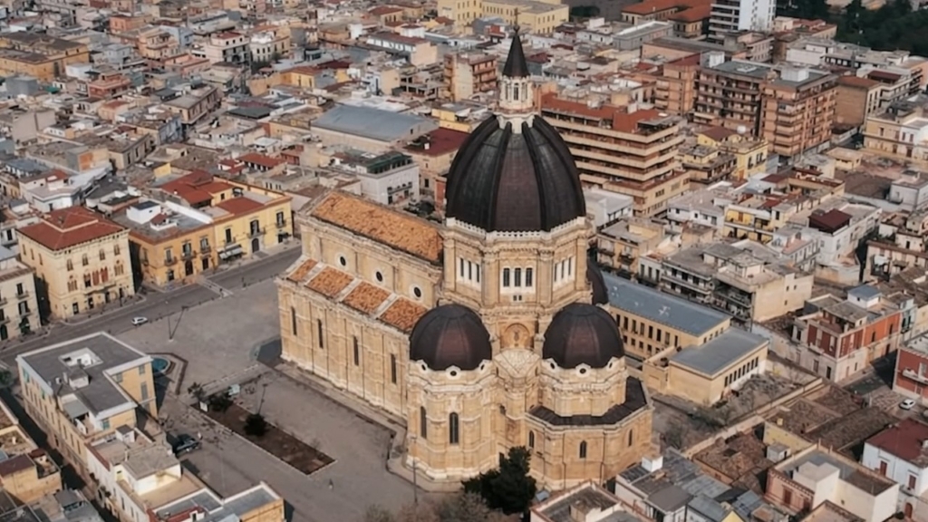 Due uomini arrestati per rapina aggravata in tabaccheria a Cerignola, Foggia, con fucile.