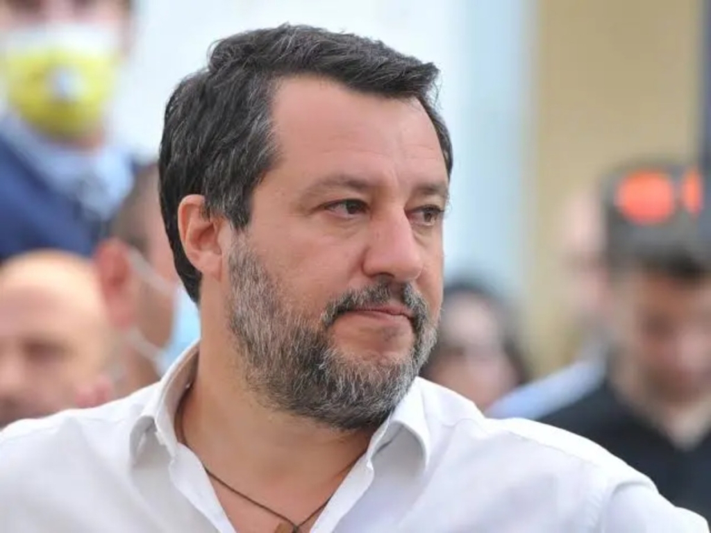 Matteo Salvini, Ministro delle Infrastrutture, parla agli autotrasportatori dopo un vertice a Milano.