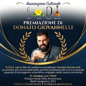 Il professor Donato Giovannelli riceve il premio alla carriera a Rodi Garganico.